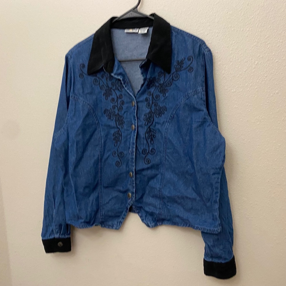 Sun River Long Sleeve Denim Embroidered Button Up 100% Cotton
